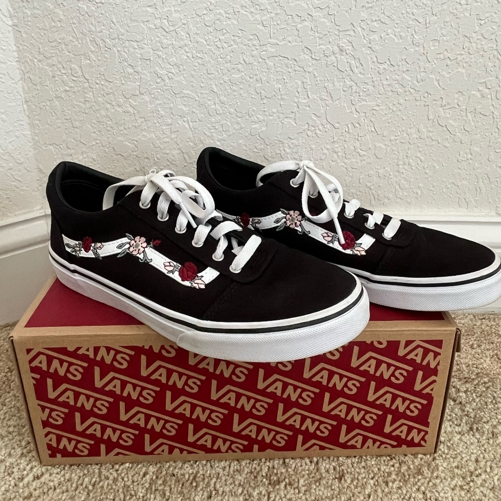 Vans Skateboard Shoes Black with Roses US Missy